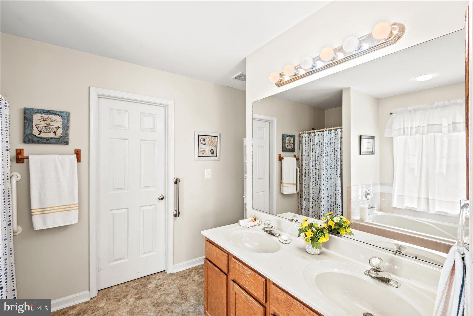 10415 KINGS COVE COURT