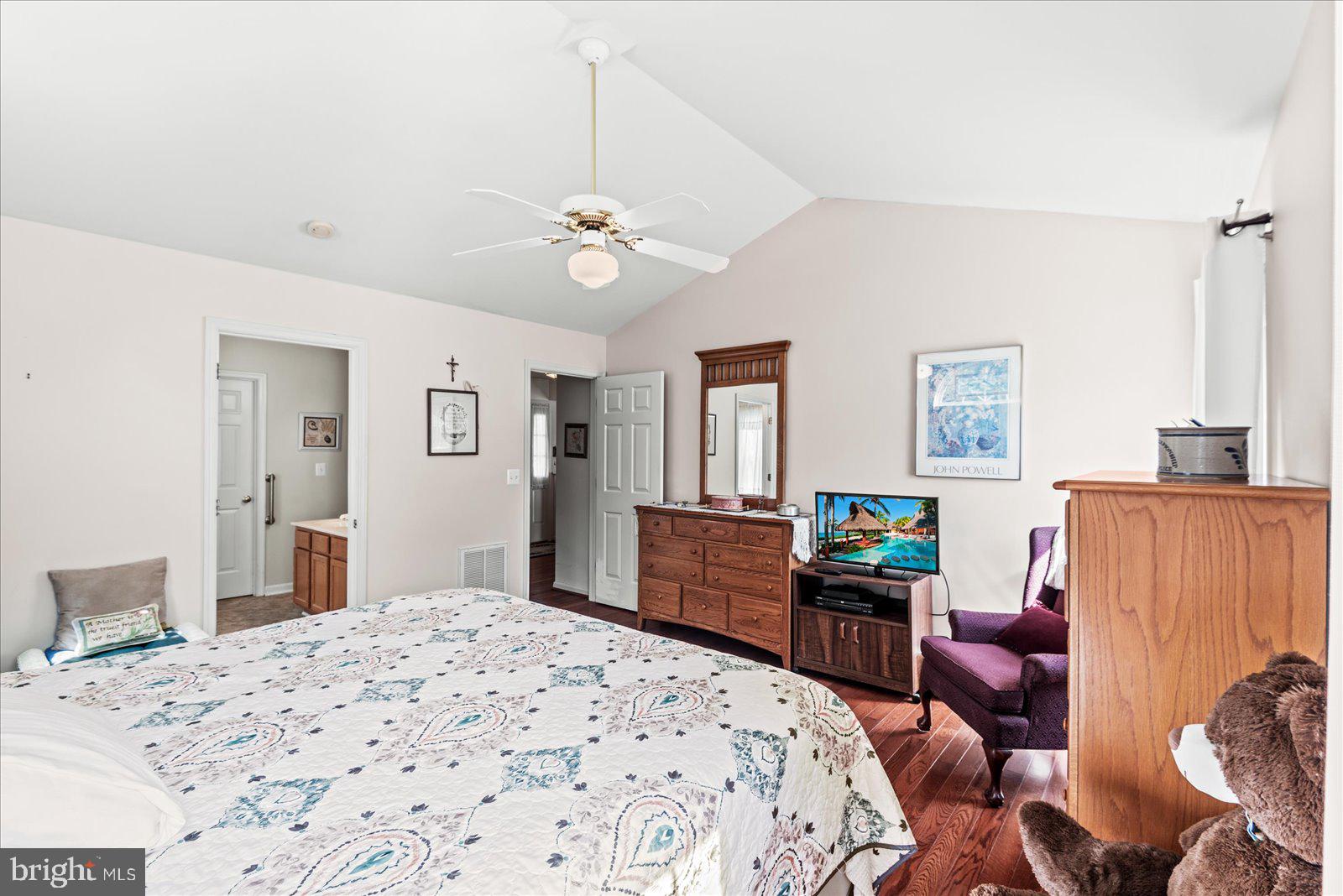 10415 KINGS COVE COURT