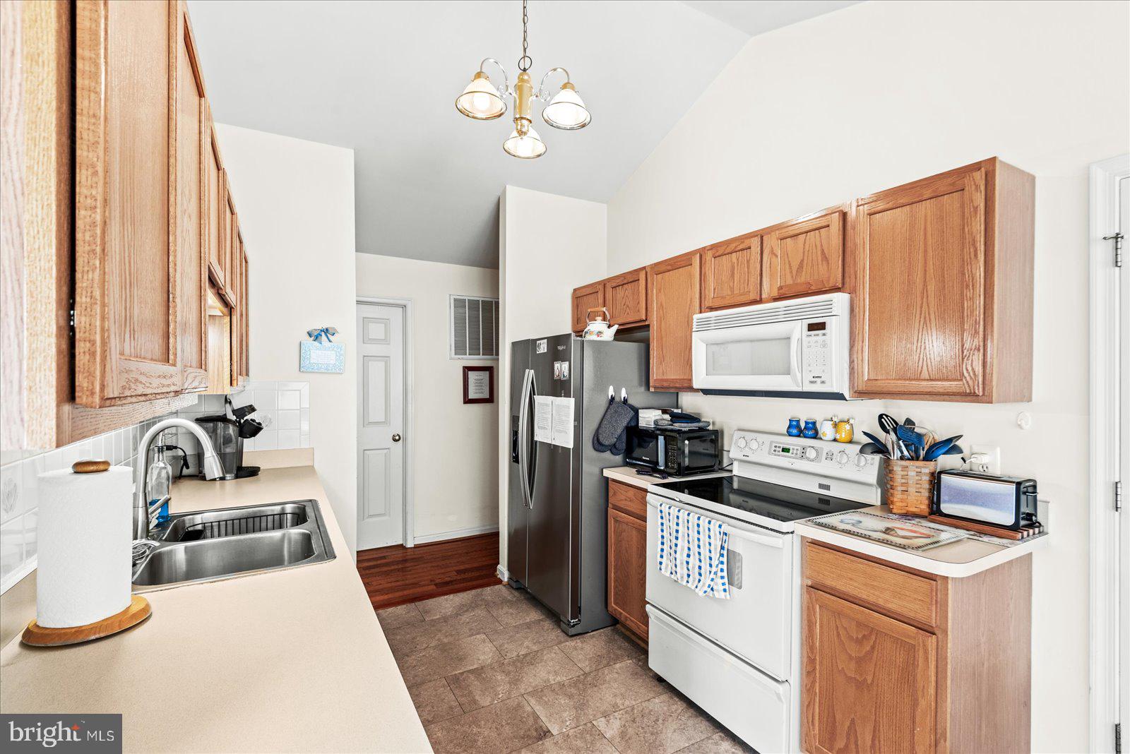 10415 KINGS COVE COURT