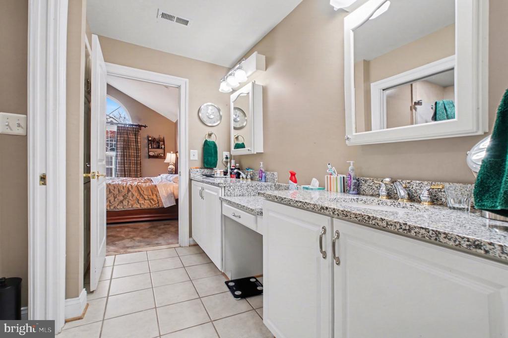 6223 AUTUMN LEAF DRIVE