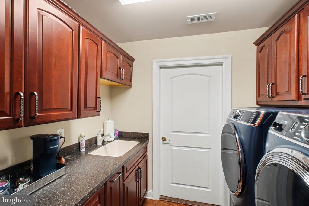 6223 AUTUMN LEAF DRIVE