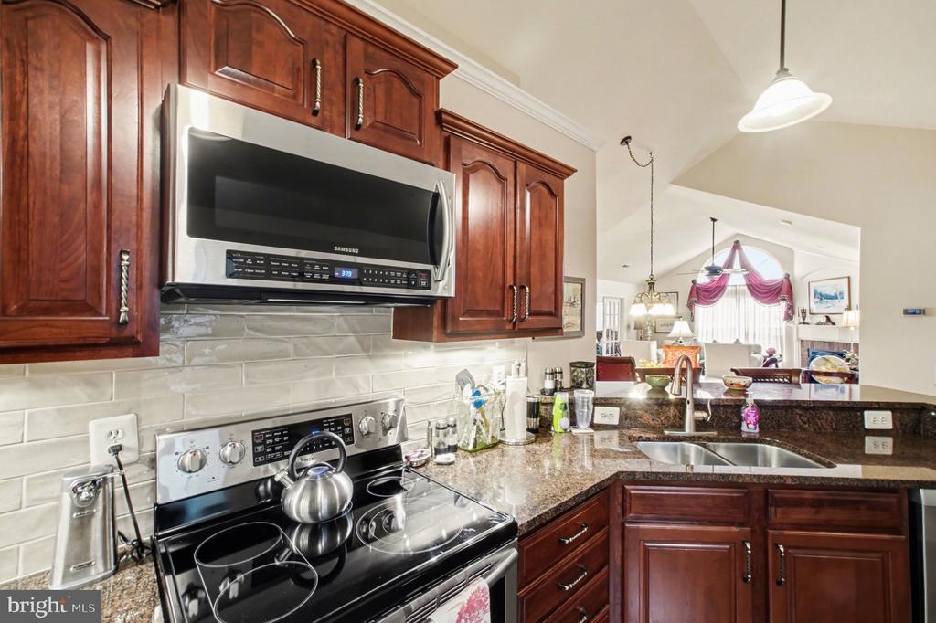 6223 AUTUMN LEAF DRIVE