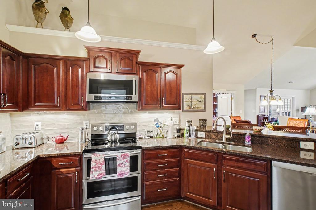 6223 AUTUMN LEAF DRIVE