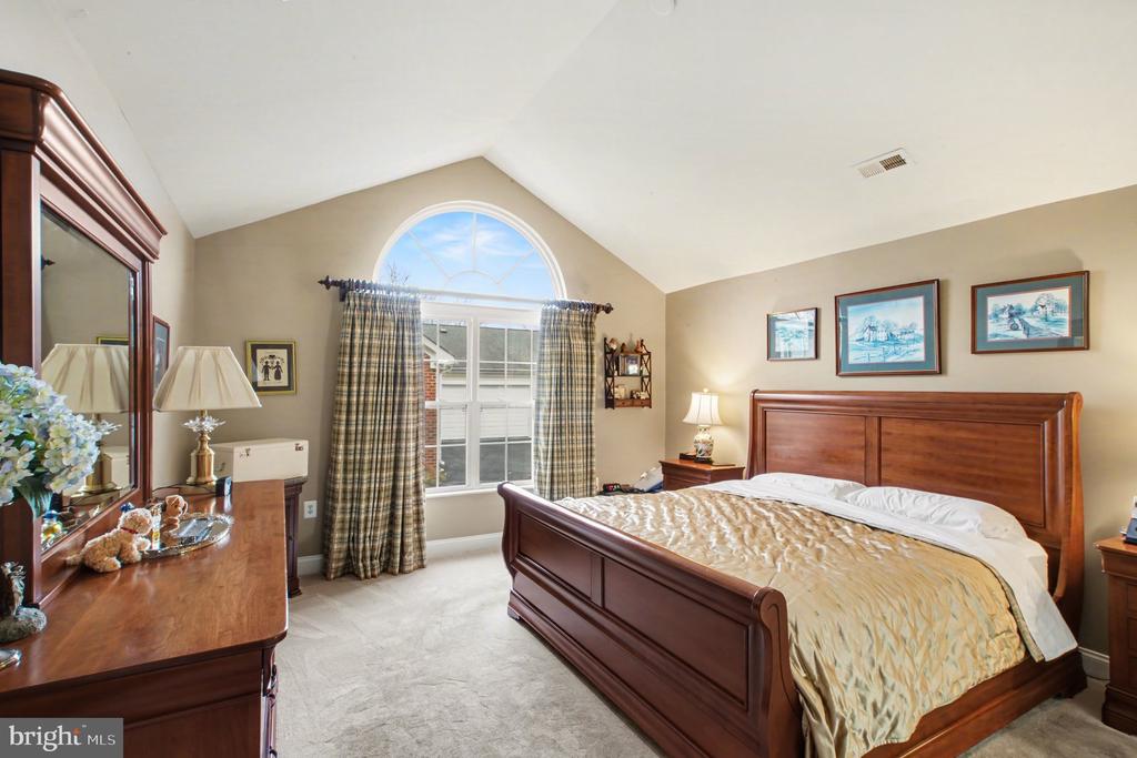 6223 AUTUMN LEAF DRIVE
