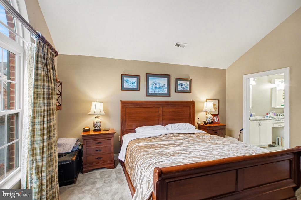 6223 AUTUMN LEAF DRIVE