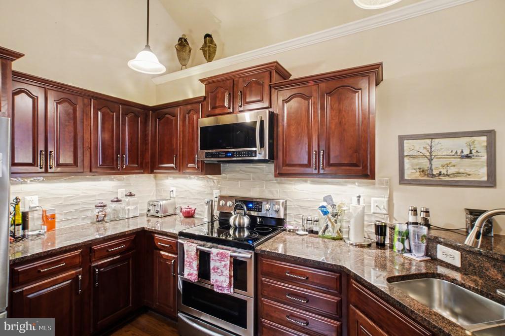 6223 AUTUMN LEAF DRIVE