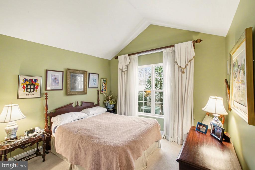 6223 AUTUMN LEAF DRIVE
