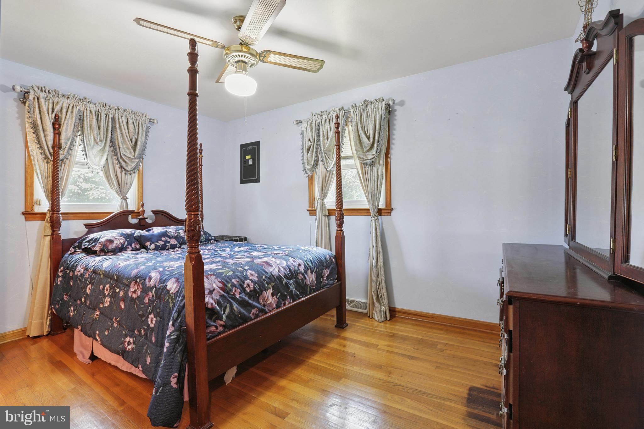 215 MOUNT PLEASANT BOULEVARD