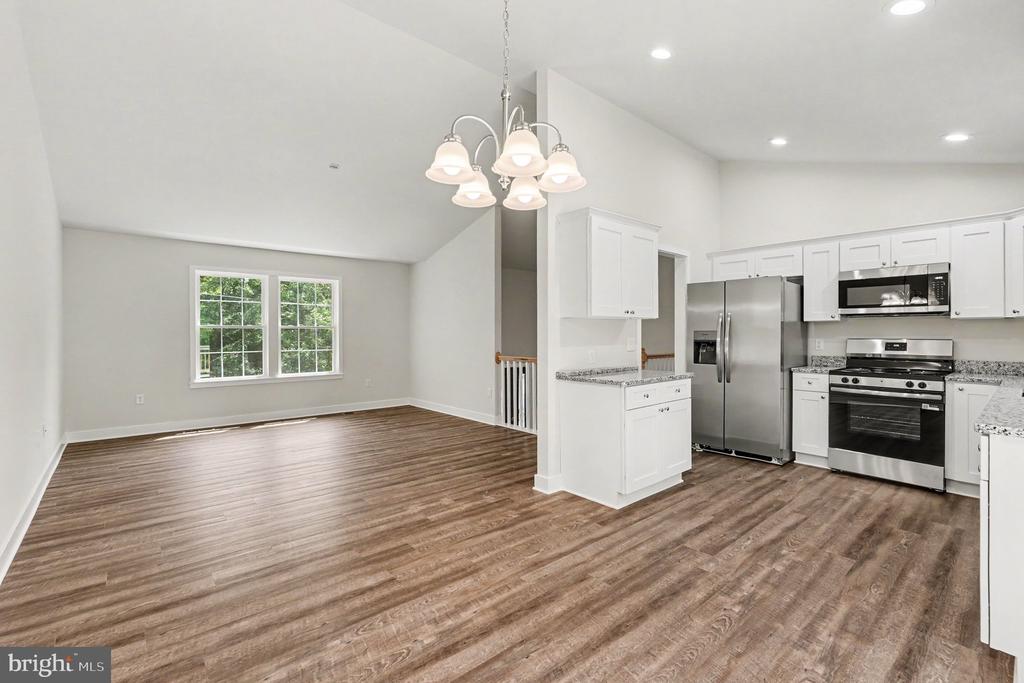275 GREENWAY DR
