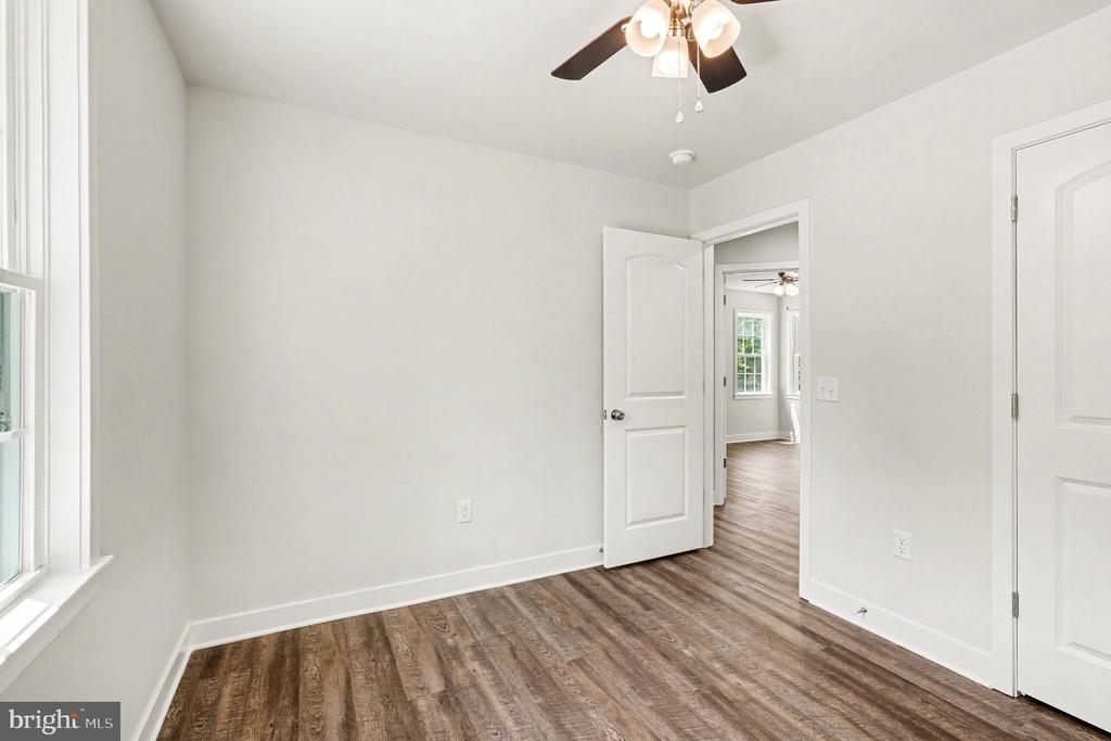 275 GREENWAY DR