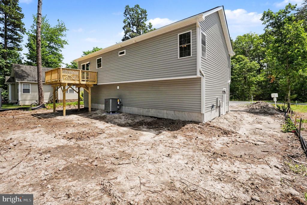 275 GREENWAY DR
