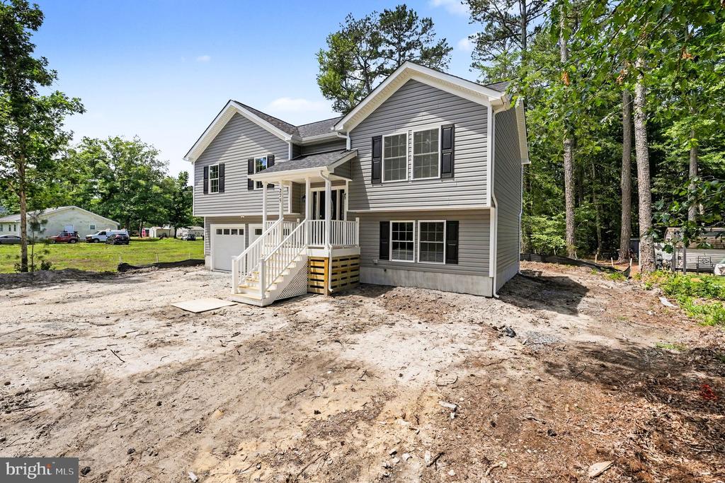 275 GREENWAY DR