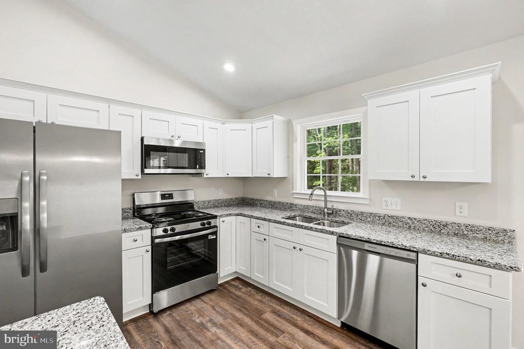275 GREENWAY DR