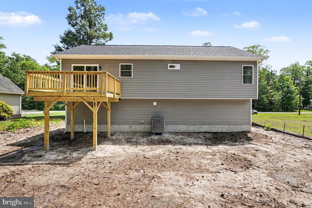 275 GREENWAY DR