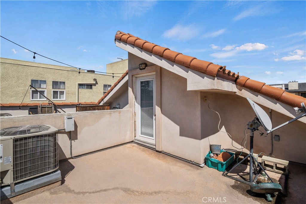 220 N Valley Street 102