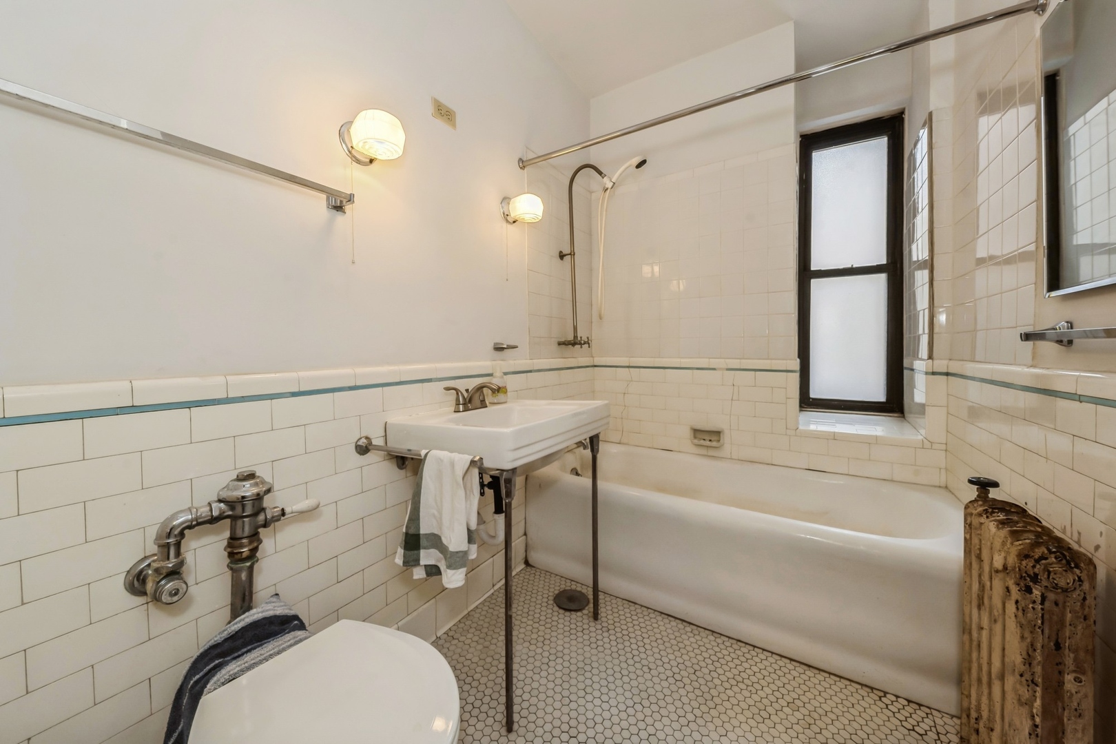 1755 E 55TH Street Unit: 307