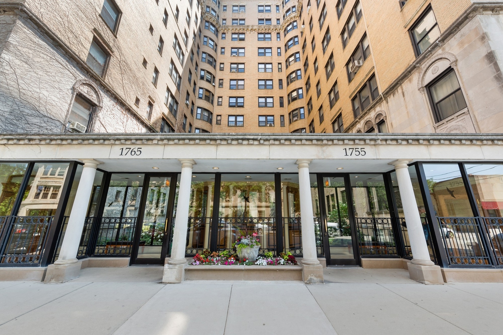 1755 E 55TH Street Unit: 307