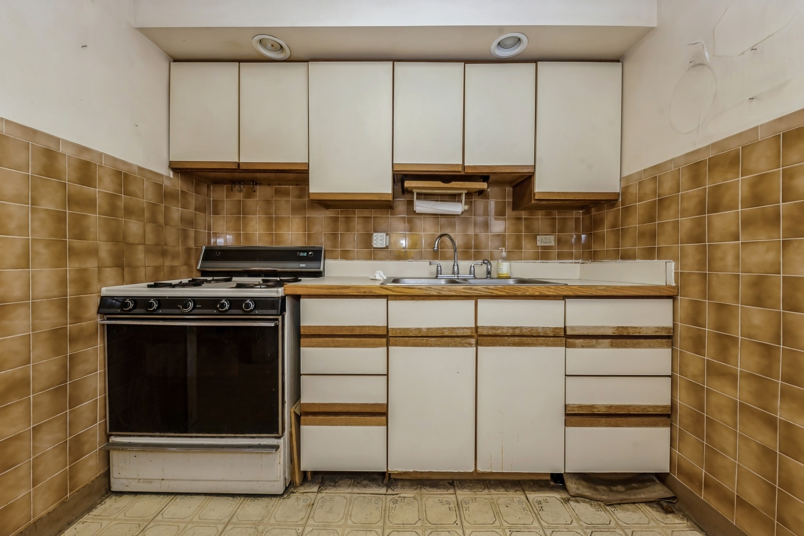 1755 E 55TH Street Unit: 307