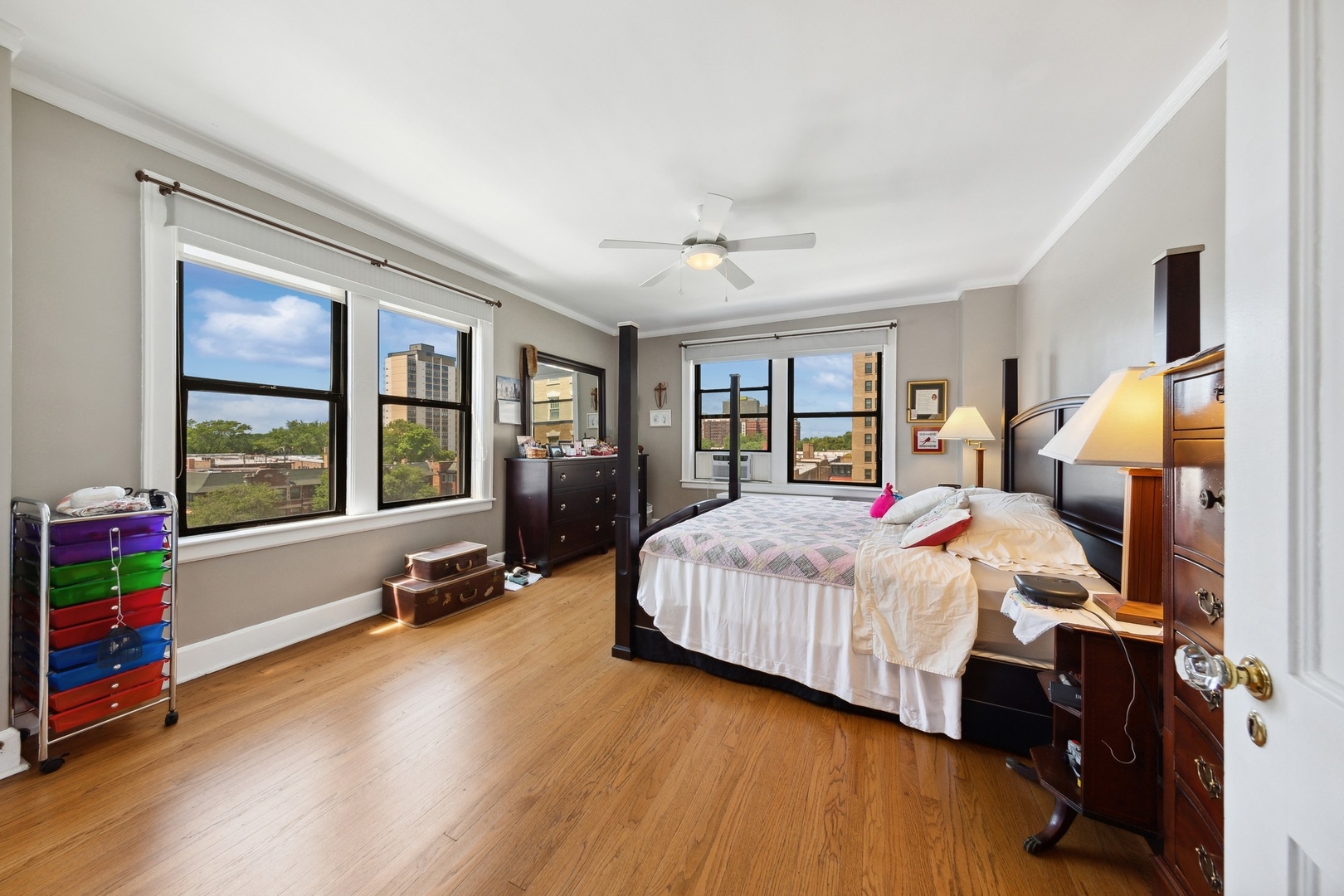 1755 E 55th Street Unit: 601