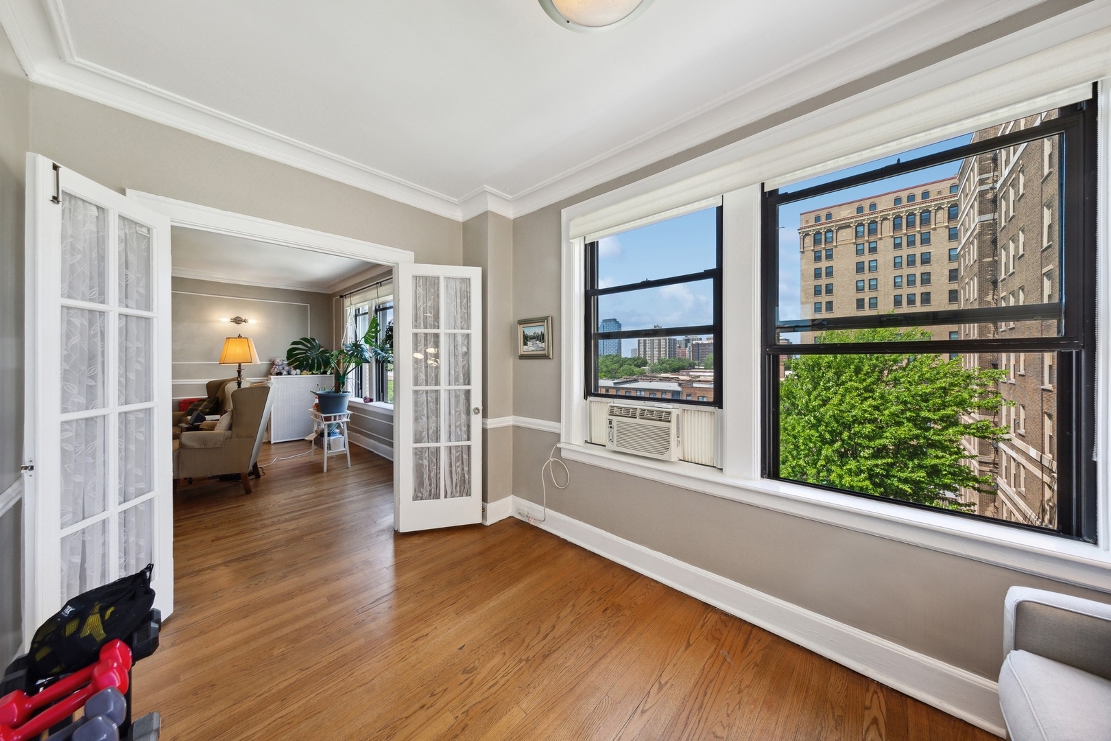 1755 E 55th Street Unit: 601