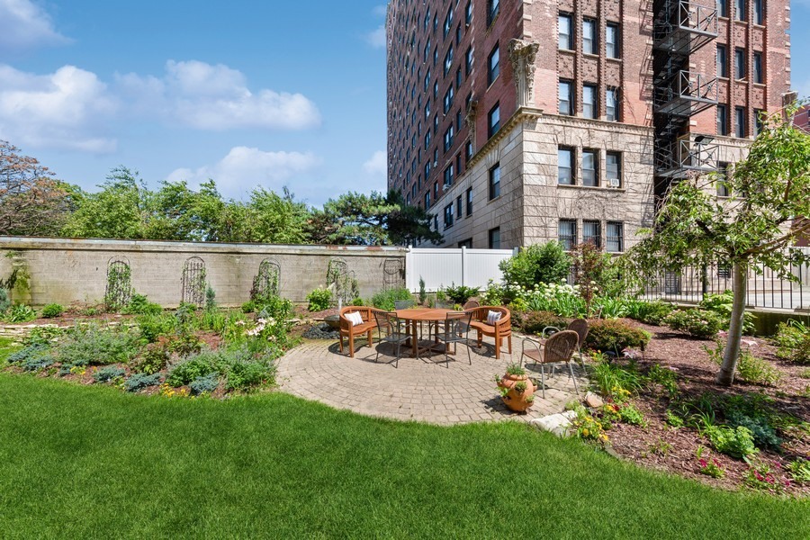 1755 E 55th Street Unit: 601
