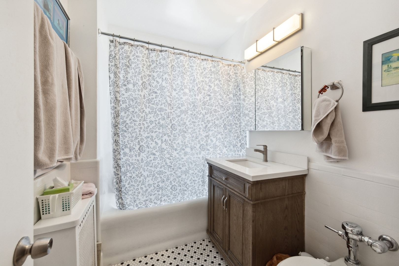 1755 E 55th Street Unit: 601