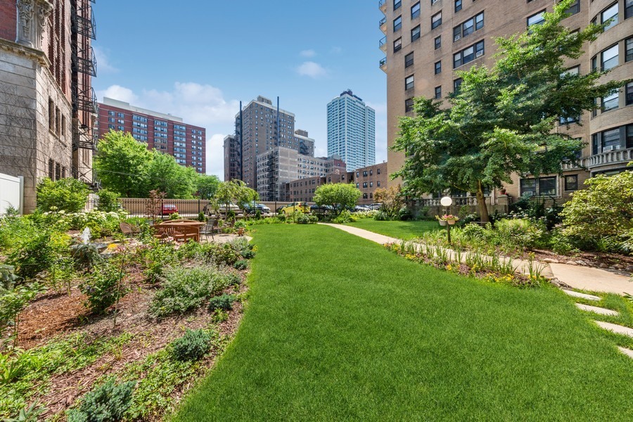 1755 E 55th Street Unit: 601