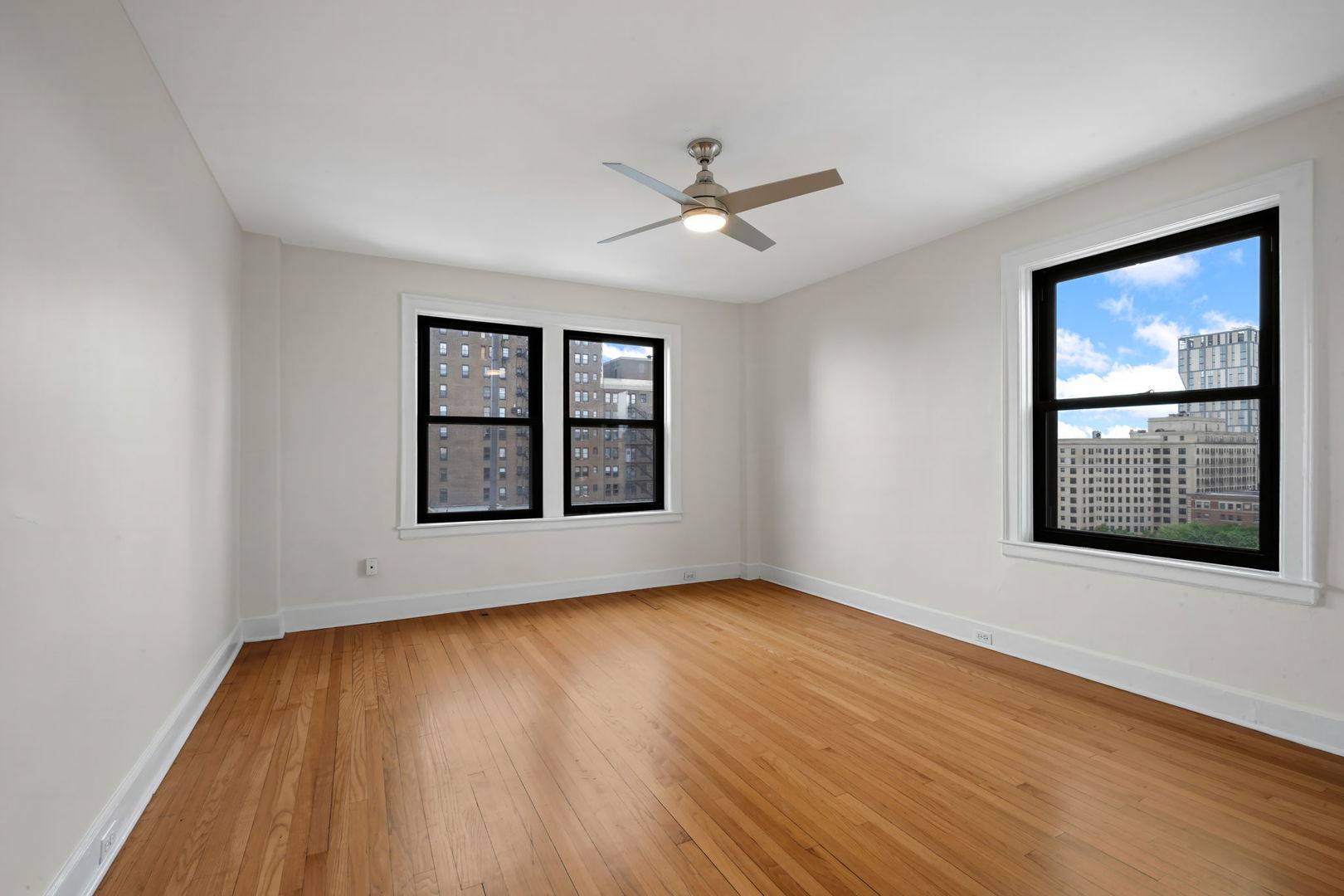 1755 E 55th Street Unit: 1203
