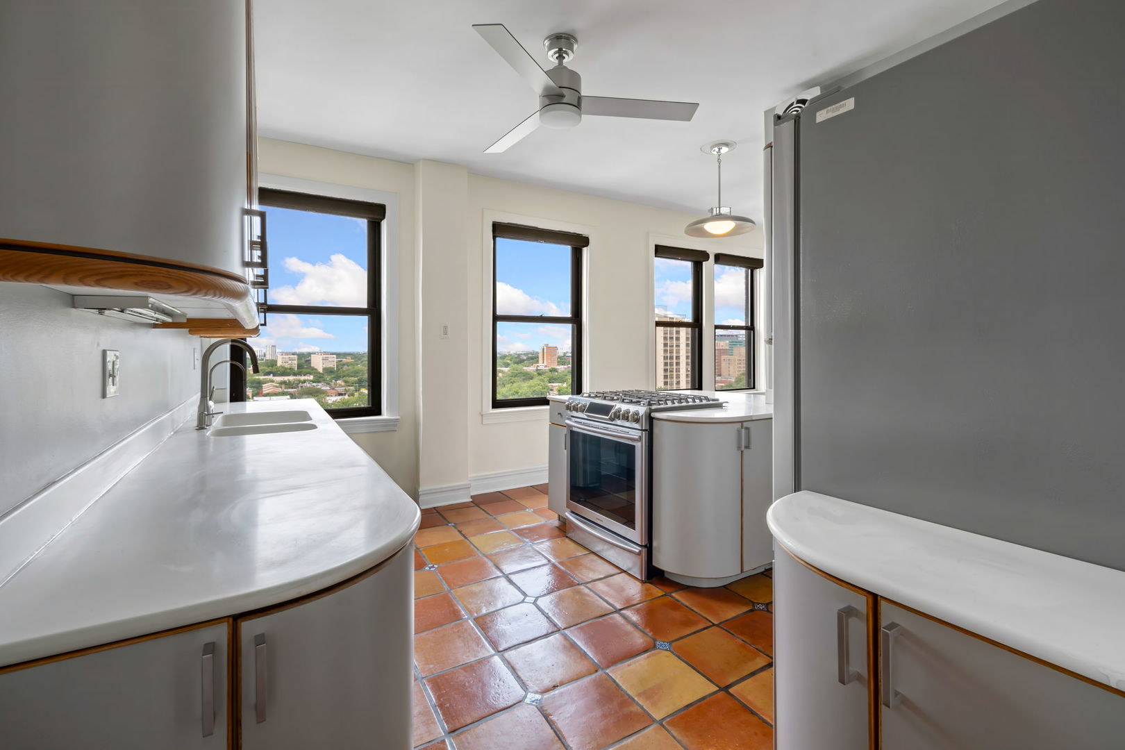 1755 E 55th Street Unit: 1203