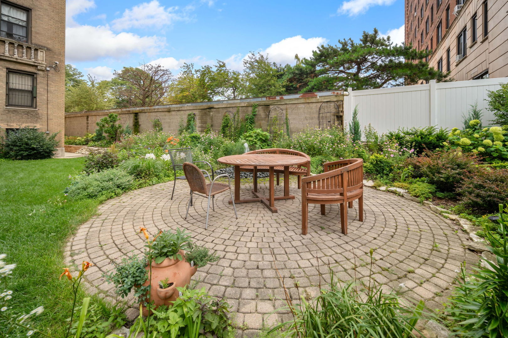 1755 E 55th Street Unit: 1203