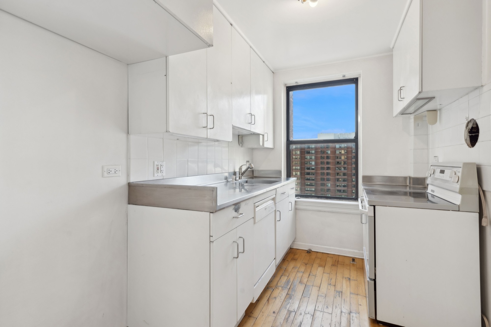 1765 E 55th Street Unit: L2