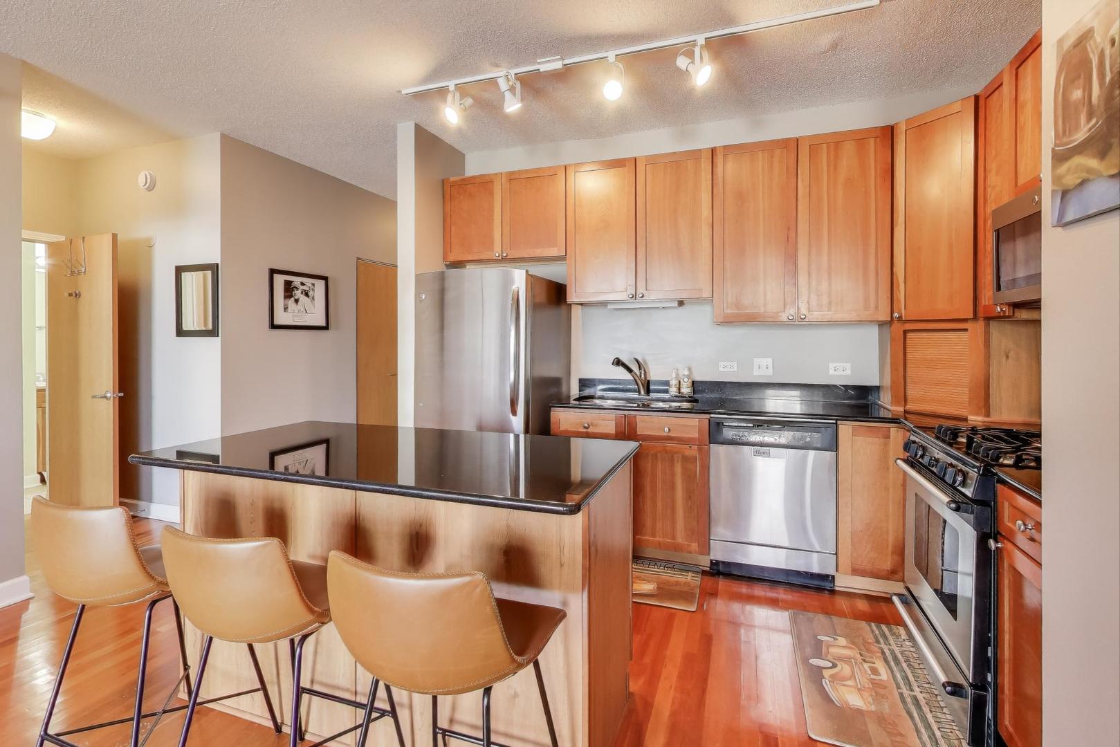 1529 S STATE Street Unit: 14J