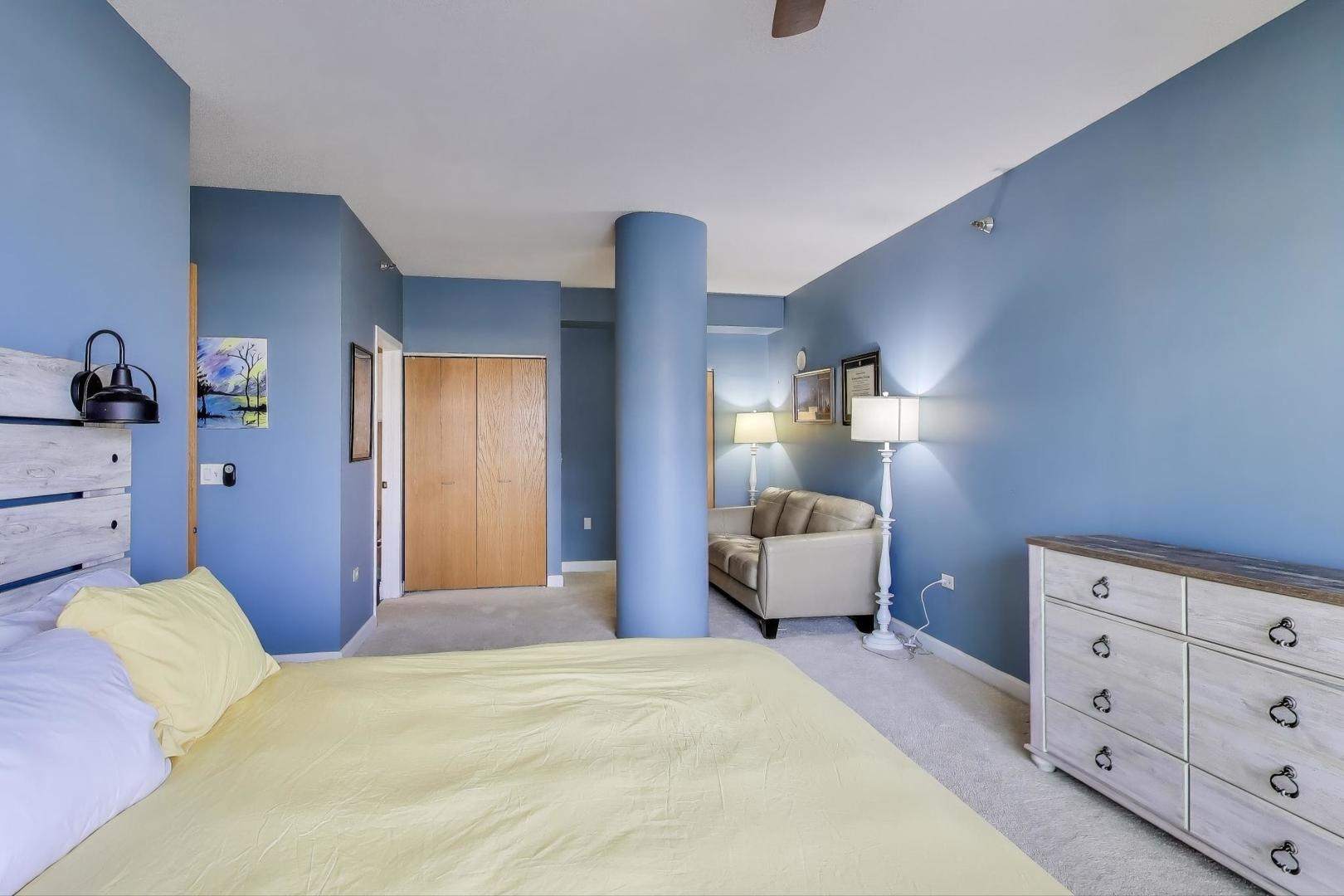 1529 S STATE Street Unit: 14J