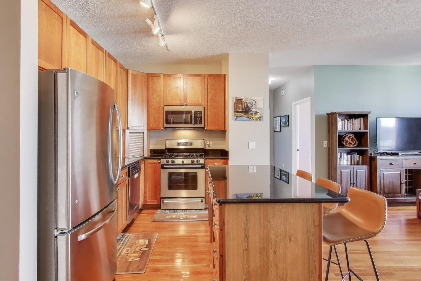 1529 S STATE Street Unit: 14J