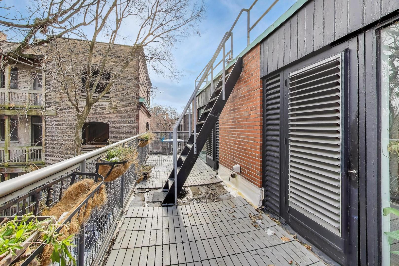 5551 S University Avenue Unit: 3