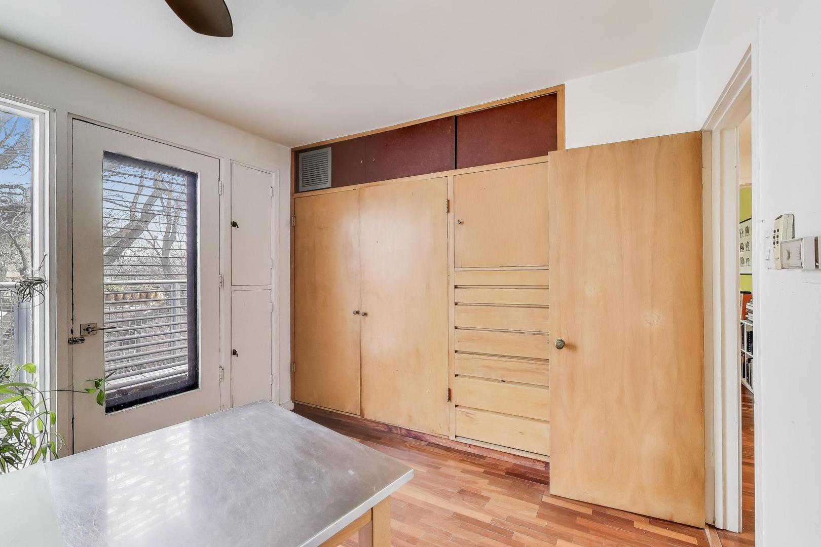 5551 S University Avenue Unit: 3