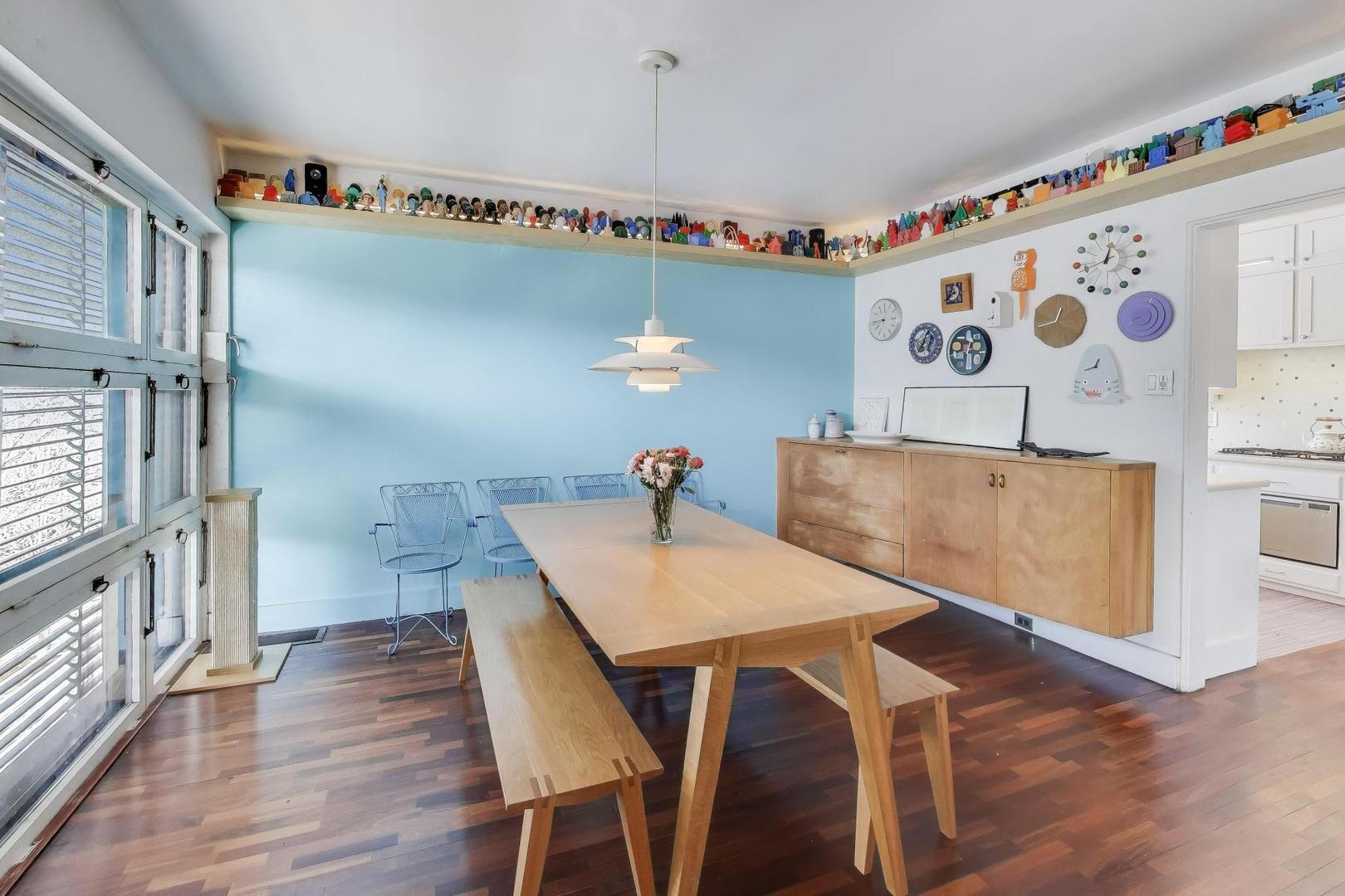 5551 S University Avenue Unit: 3