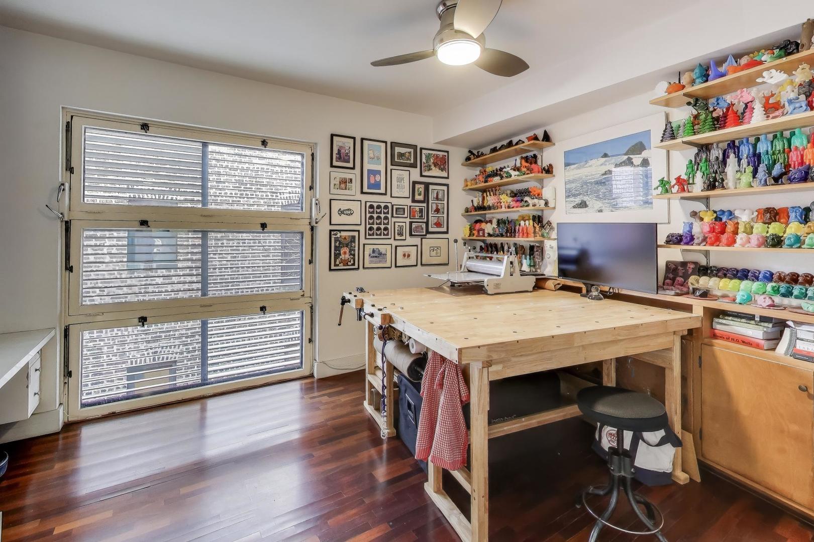 5551 S University Avenue Unit: 3