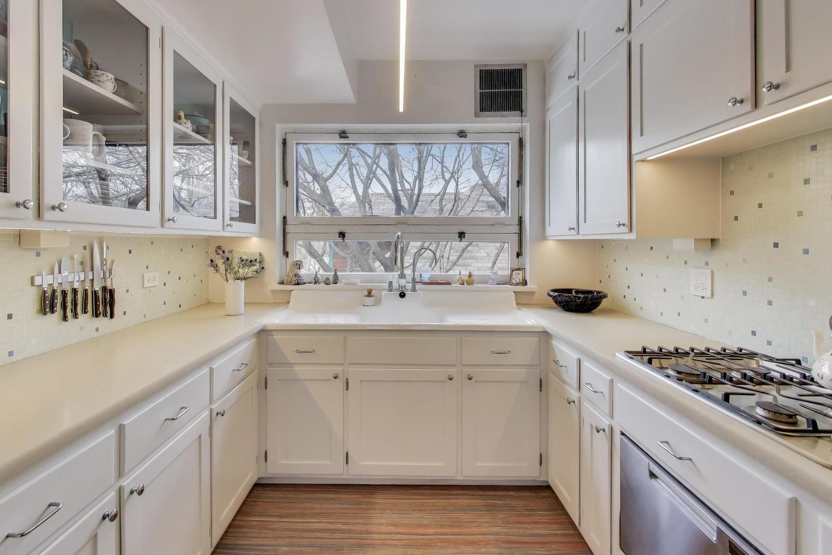 5551 S University Avenue Unit: 3