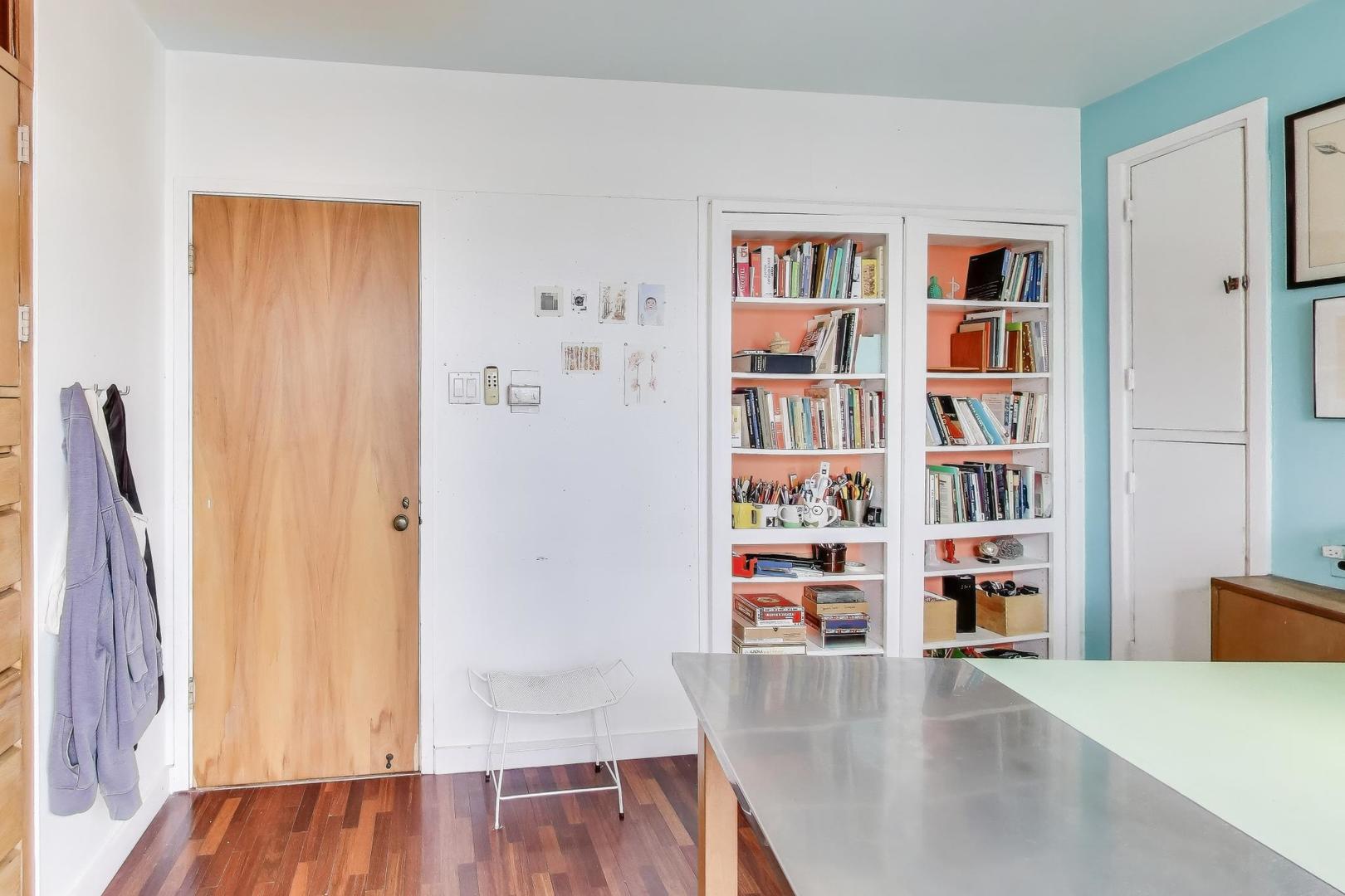 5551 S University Avenue Unit: 3