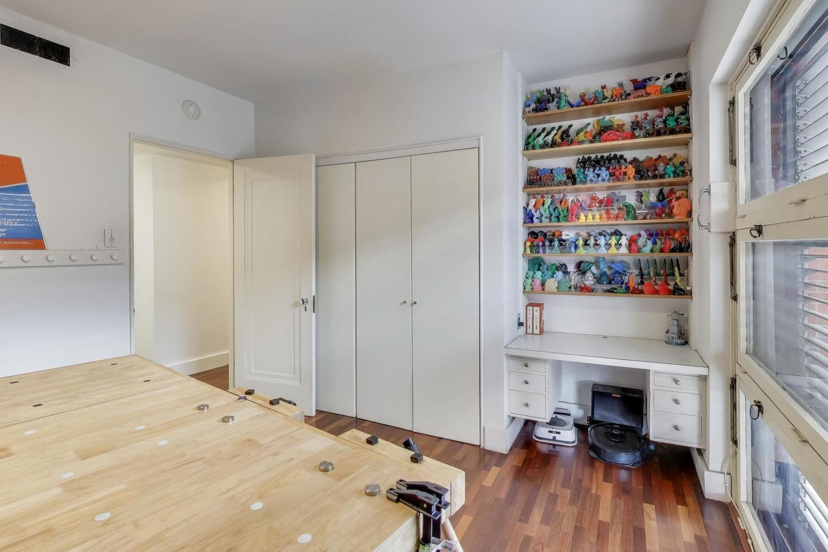 5551 S University Avenue Unit: 3