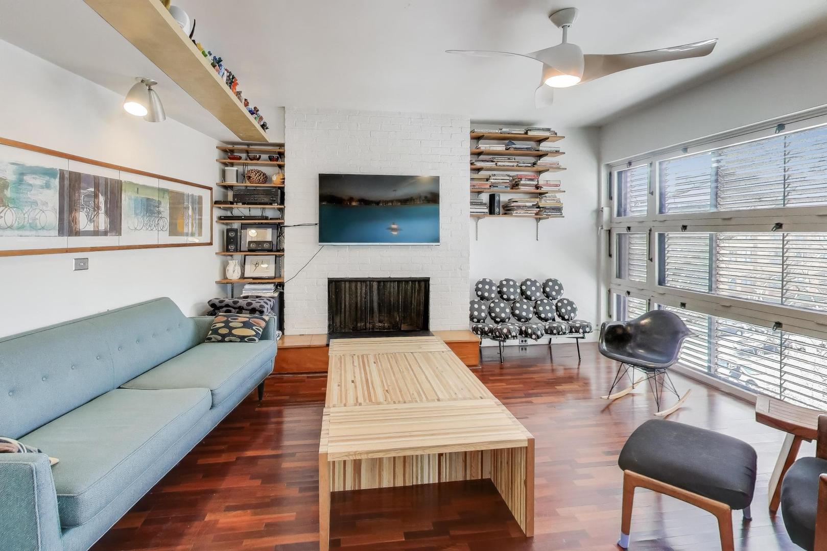 5551 S University Avenue Unit: 3