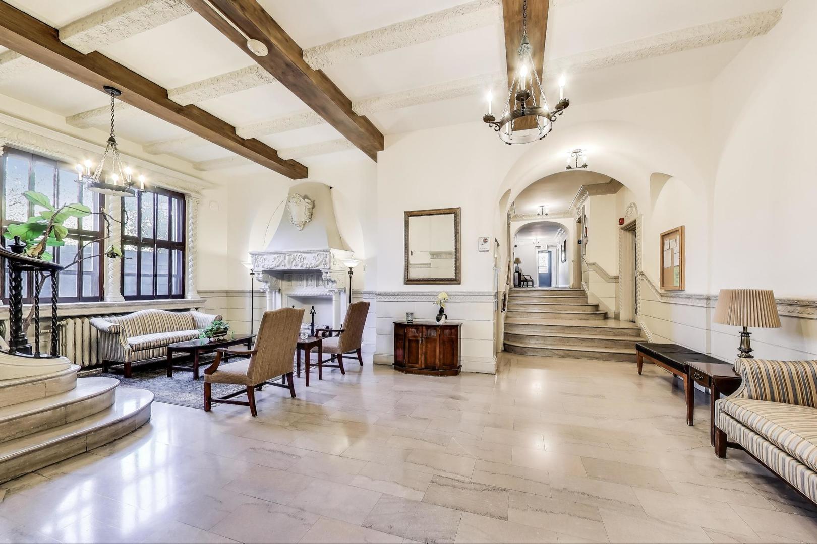 1765 E 55th Street Unit: J2