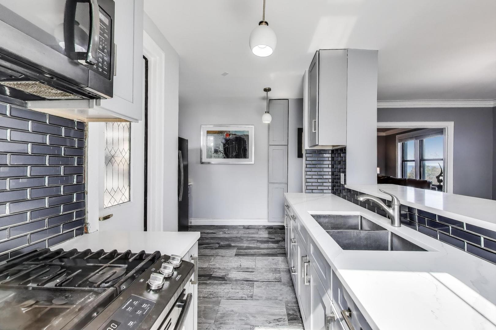 1765 E 55th Street Unit: J2