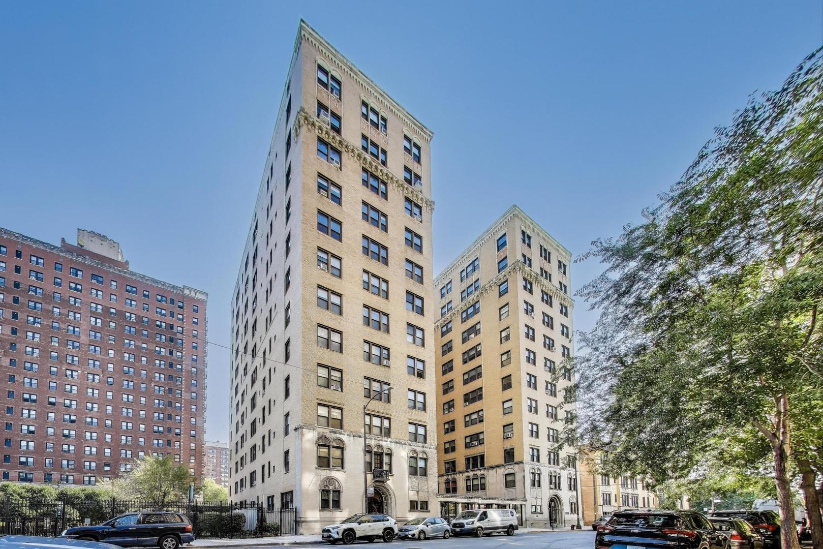 1765 E 55th Street Unit: J2