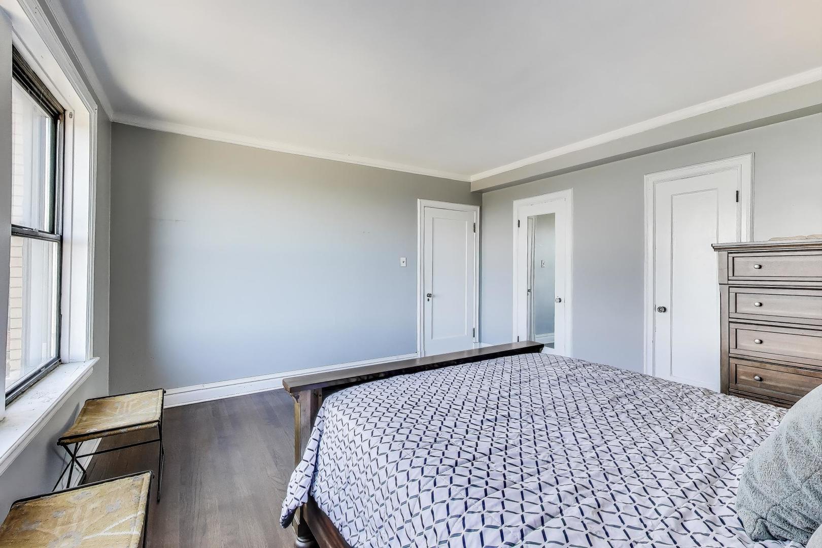 1765 E 55th Street Unit: J2
