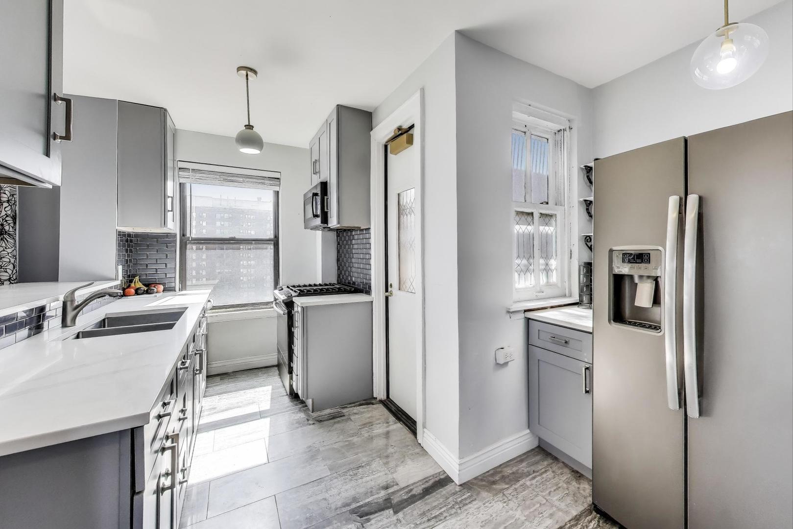 1765 E 55th Street Unit: J2