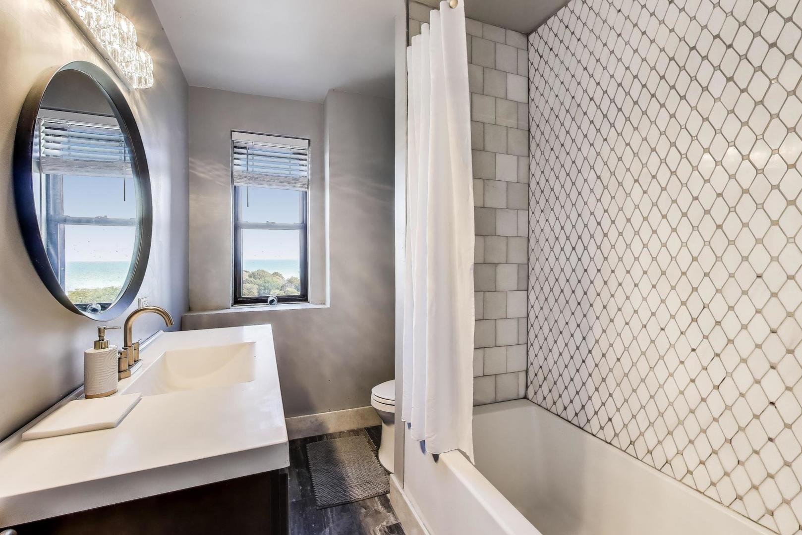 1765 E 55th Street Unit: J2