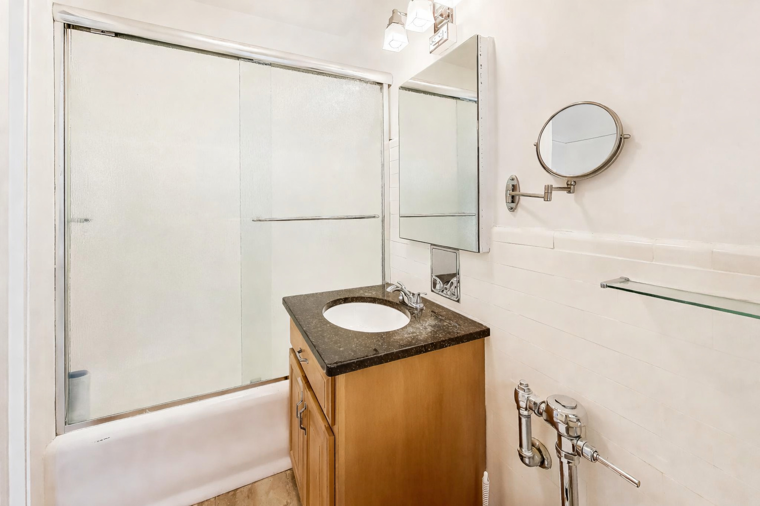 5555 S Everett Avenue Unit: E10