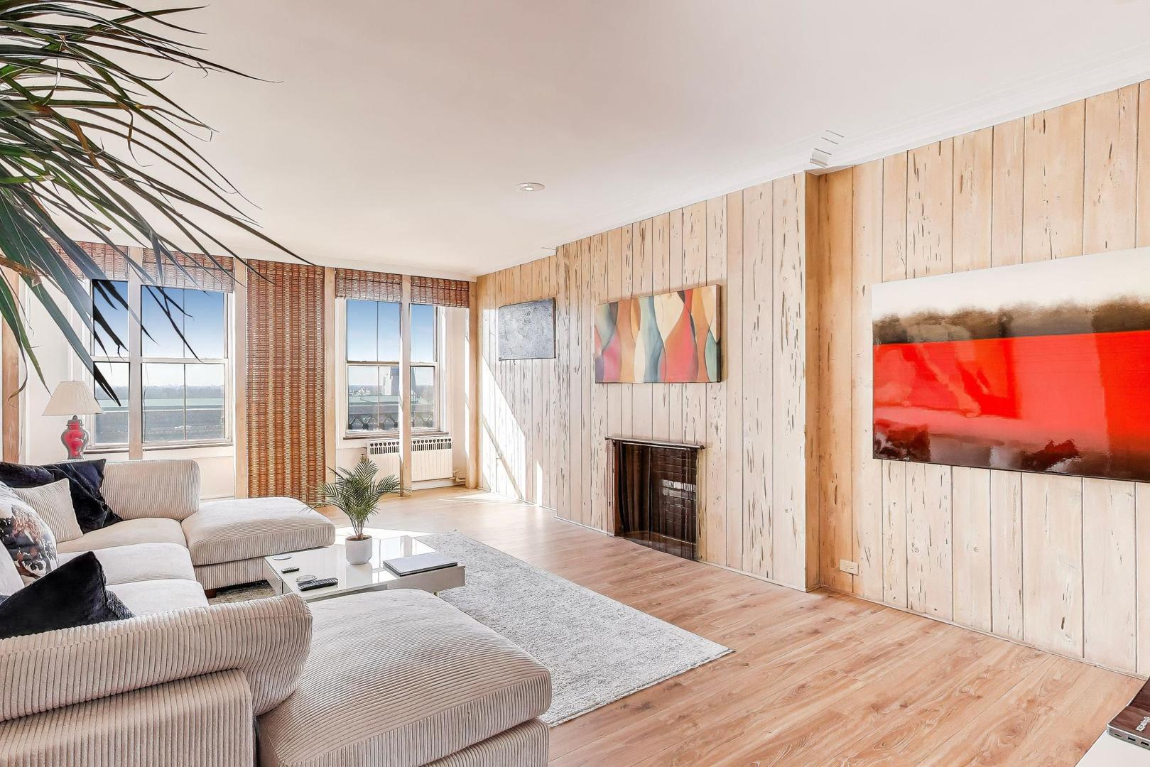 5555 S Everett Avenue Unit: E10